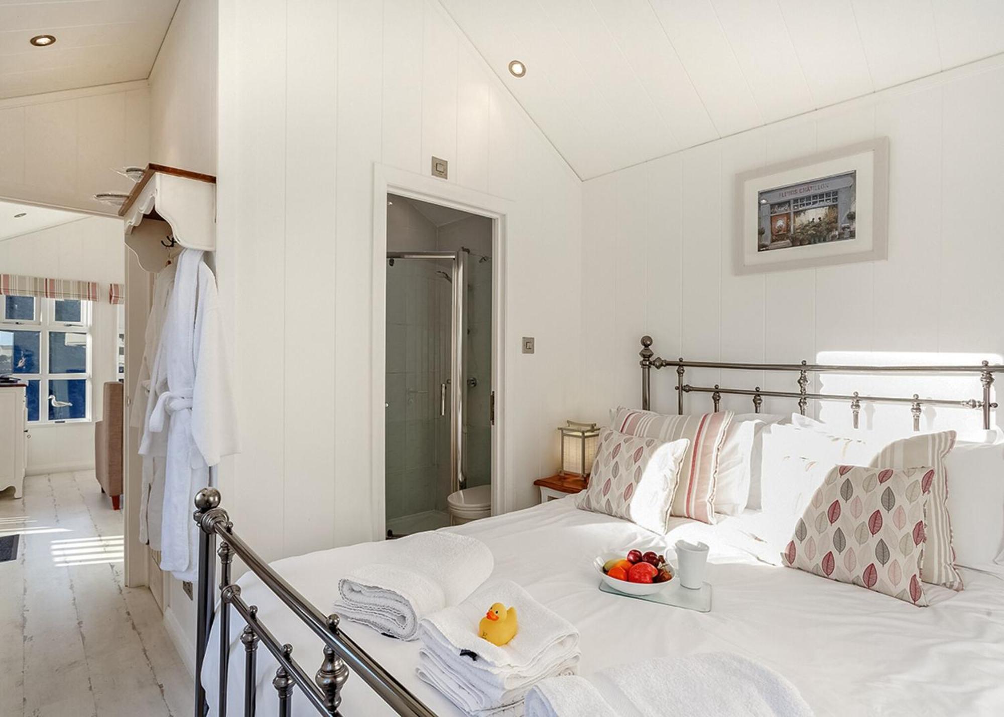 Beach Cove Coastal Retreat 일프러컴 객실 사진