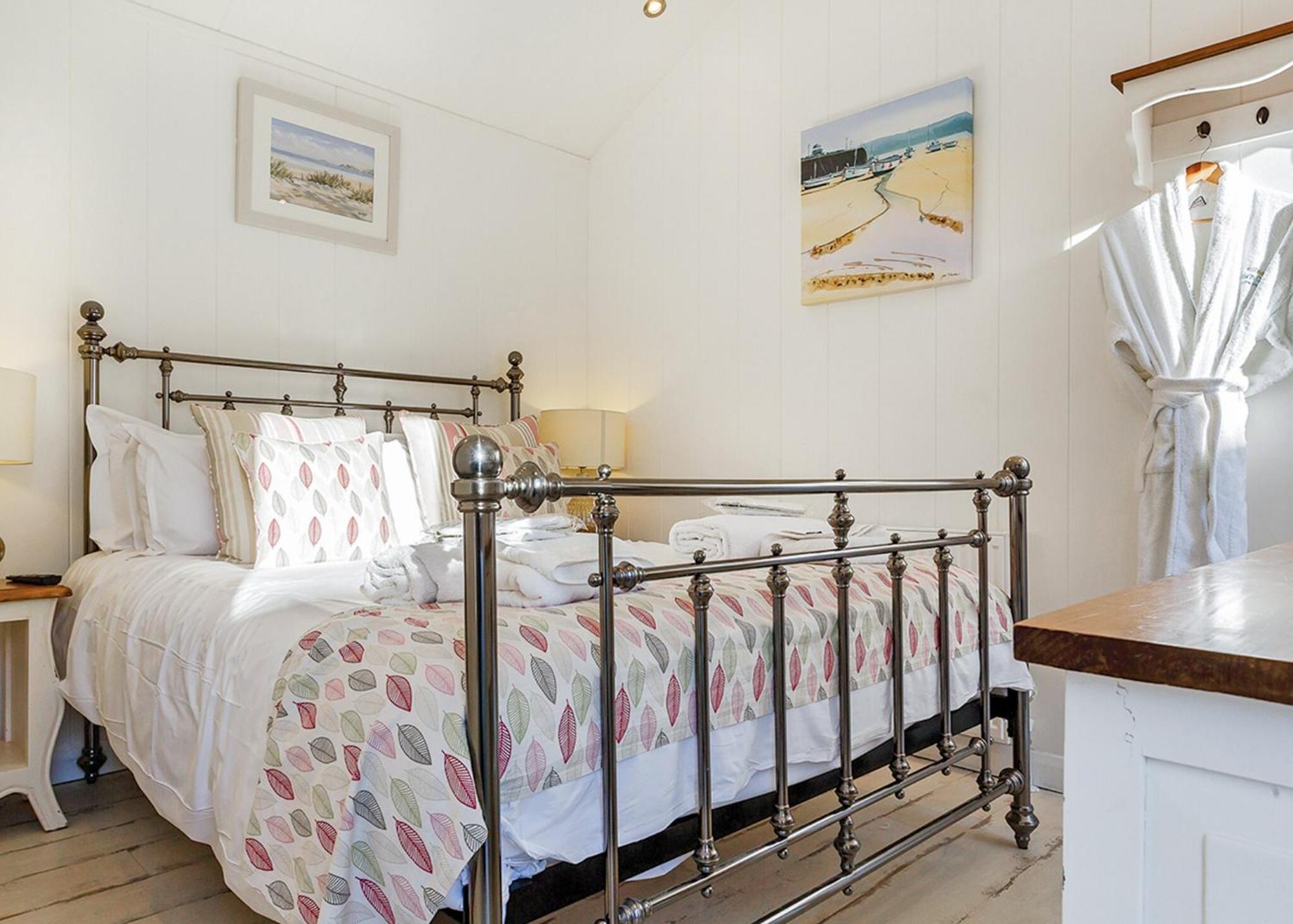 Beach Cove Coastal Retreat 일프러컴 객실 사진