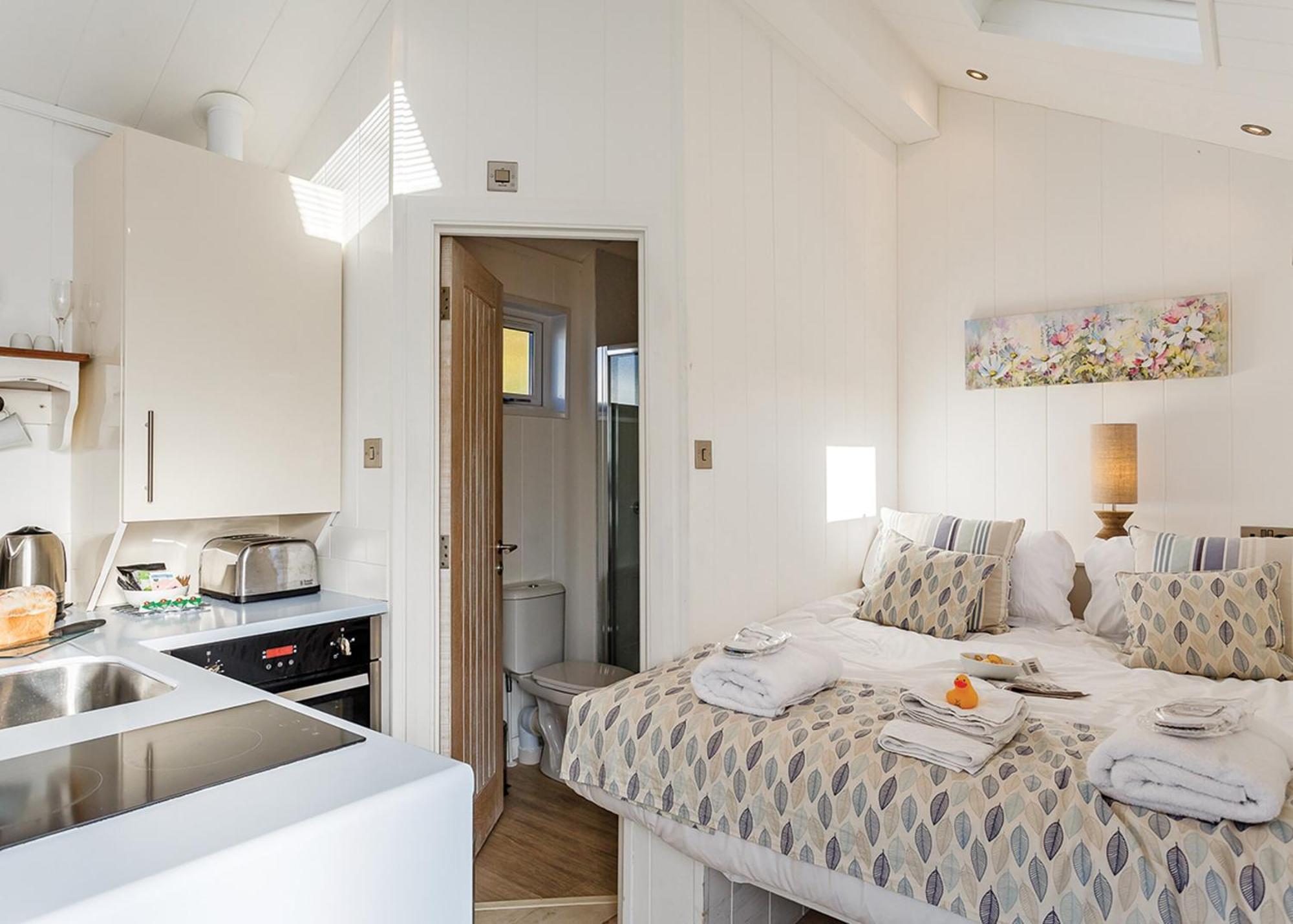 Beach Cove Coastal Retreat 일프러컴 객실 사진