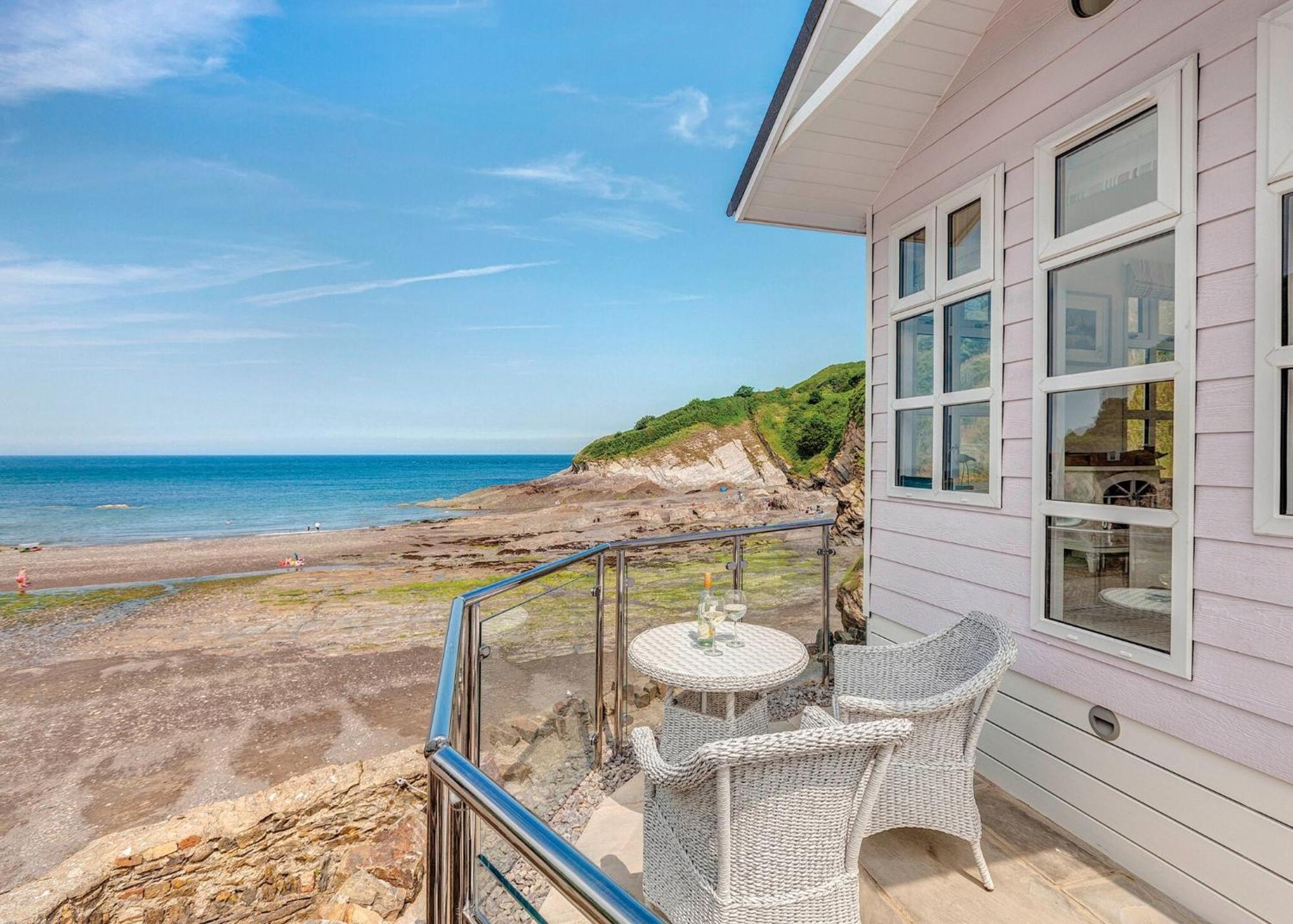 Beach Cove Coastal Retreat 일프러컴 객실 사진